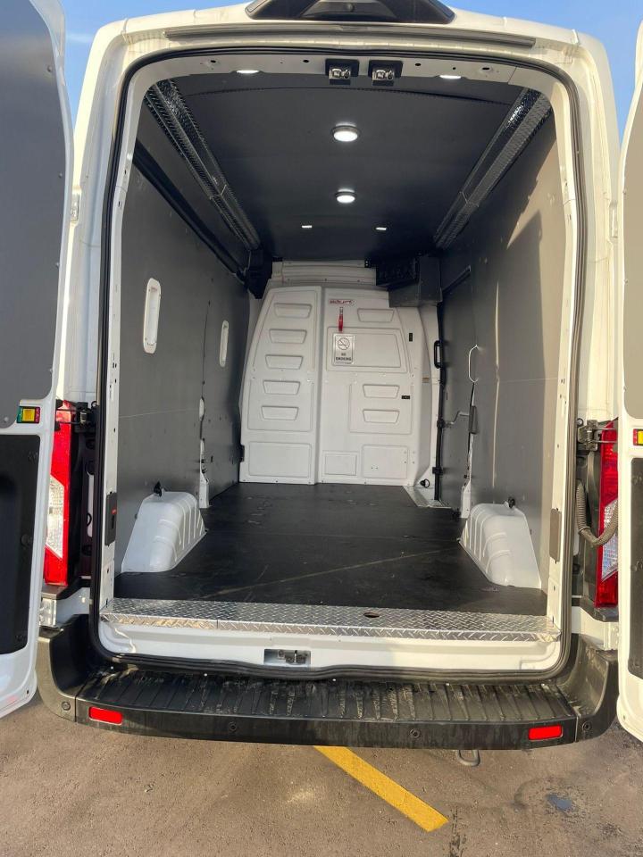 2020 Ford Transit T-250 148" Hi Rf 9070 GVWR AWD ONLY 148 KM - Photo #10