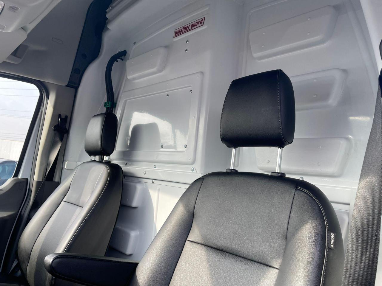 2020 Ford Transit T-250 148" Hi Rf 9070 GVWR AWD ONLY 148 KM - Photo #18