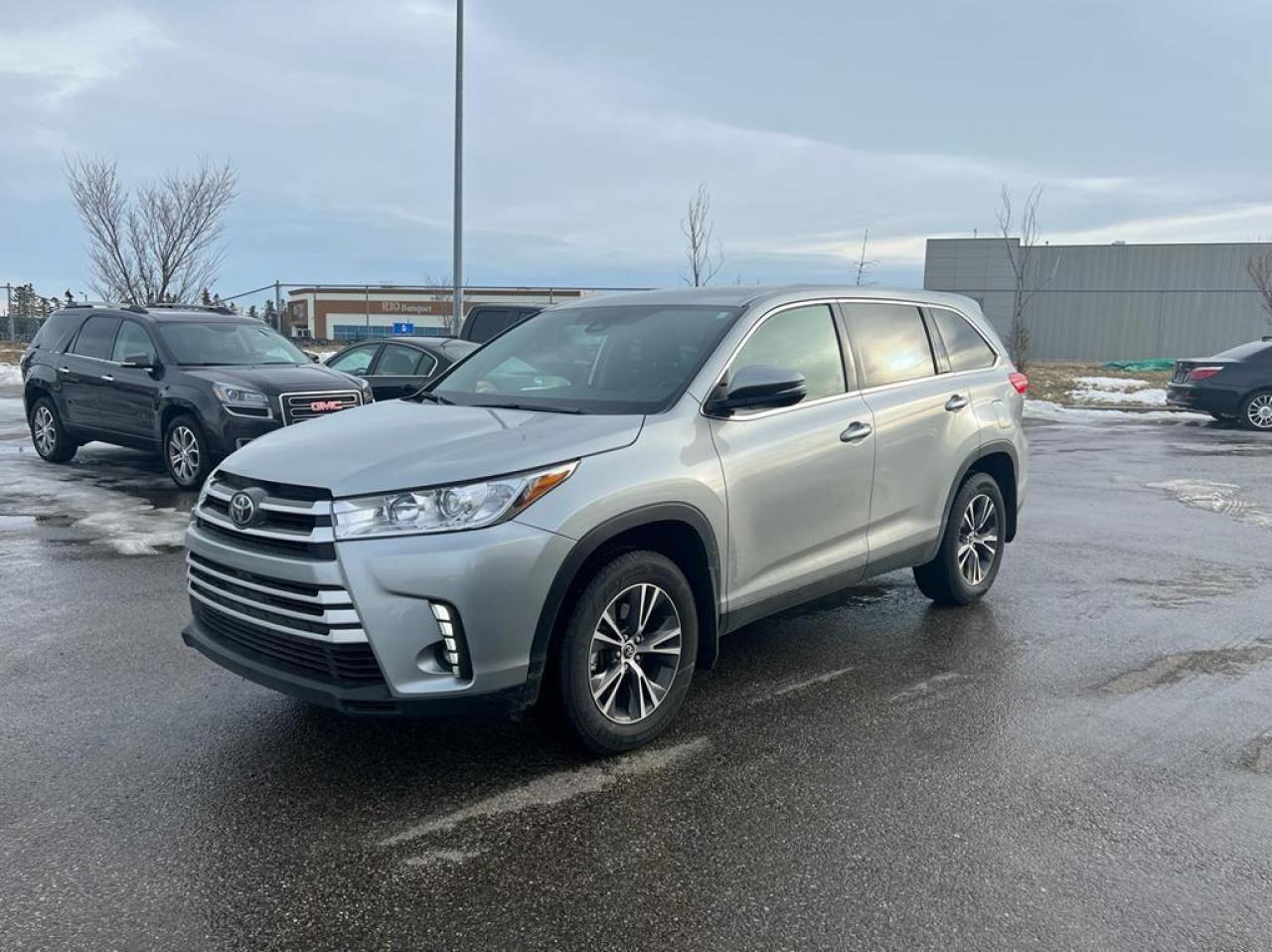 Used 2019 Toyota Highlander AWD LE  | $0 DOWN - EVERYONE APPROVED! for sale in Calgary, AB