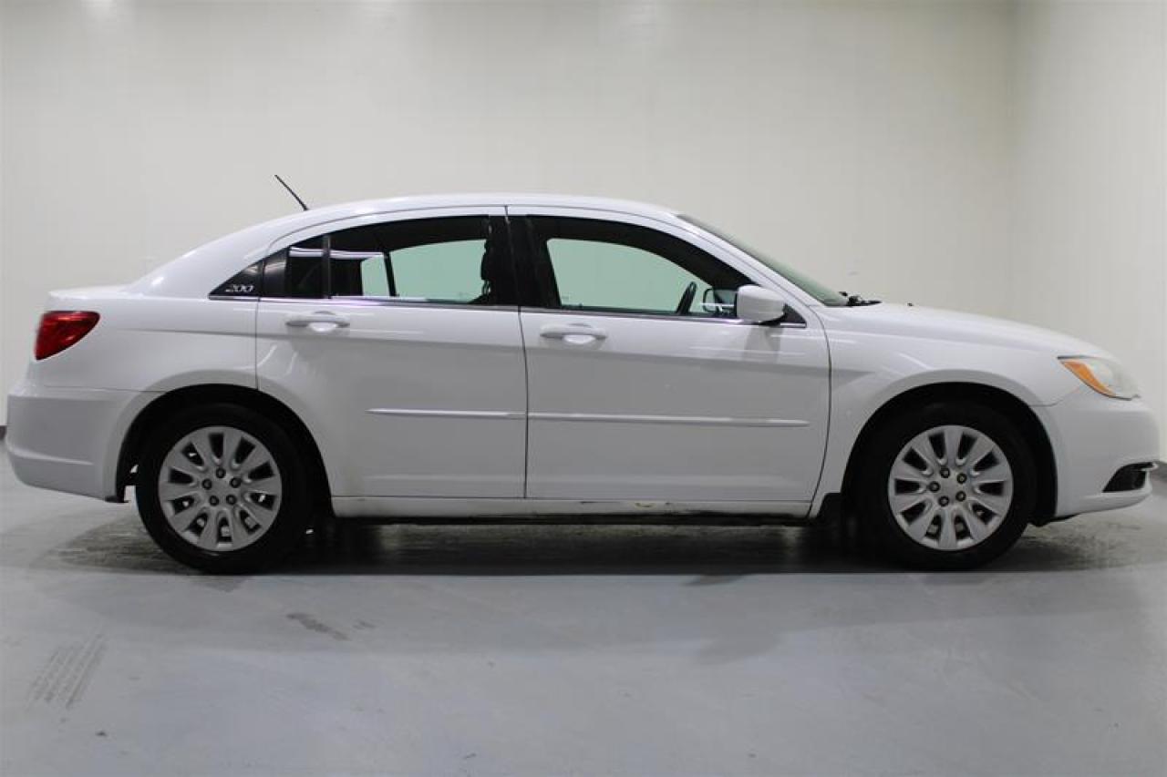 Used 2014 Chrysler 200 LX for sale in Cambridge, ON