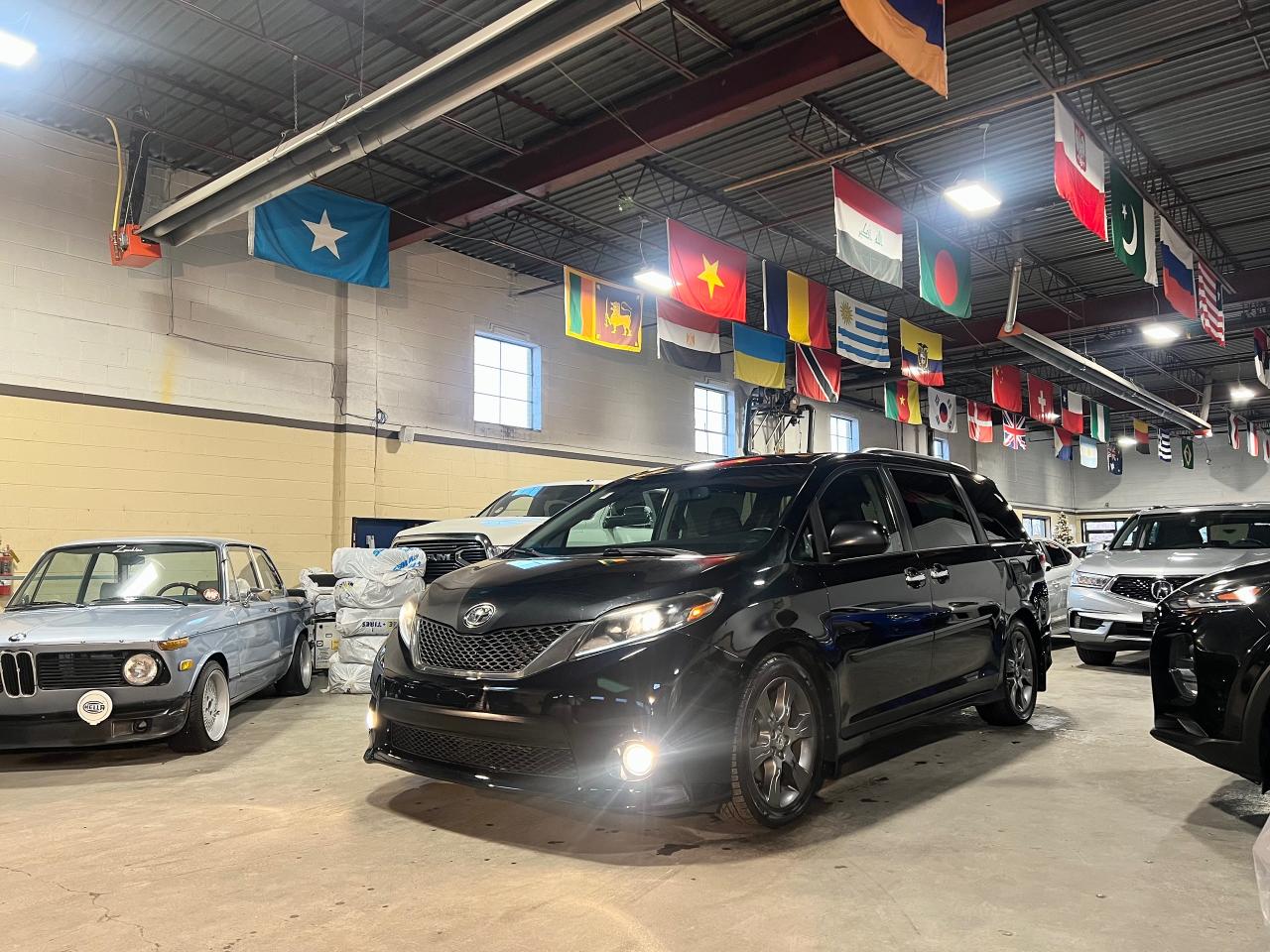 Used 2015 Toyota Sienna SE PKG - REAR HEADREST DVD - LEATHER - BACK UP CAM for sale in North York, ON