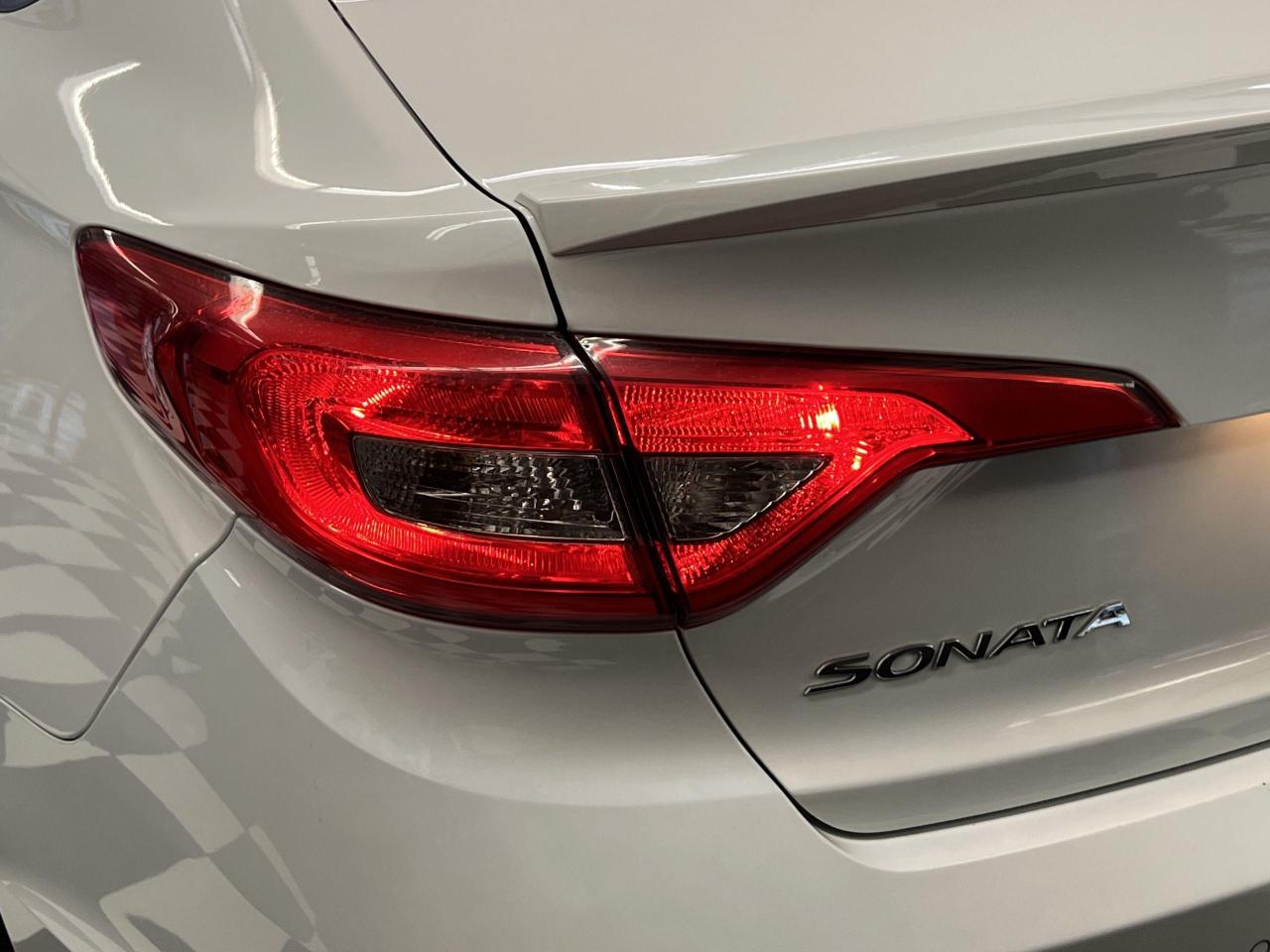 2016 Hyundai Sonata GLS+Roof+Camera+Blind Spot+Heated Seats & Steering Photo55