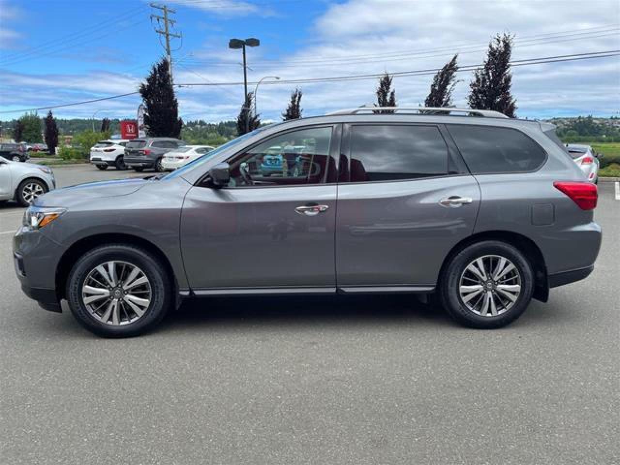 Used 2019 Nissan Pathfinder SL PREMIUM for sale in Courtenay, BC