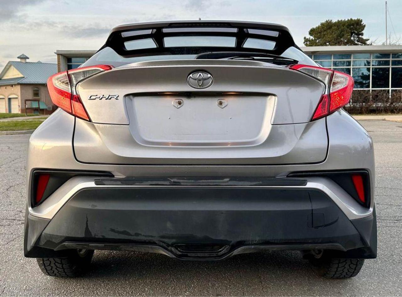 2018 Toyota C-HR XLE Photo4