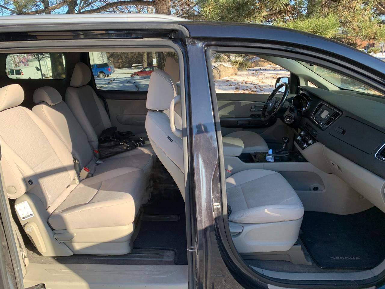 2016 Kia Sedona 5 DOOR  MINI-VAN LX-8 PASSENGER-ONLY $13,990.00!! - Photo #8