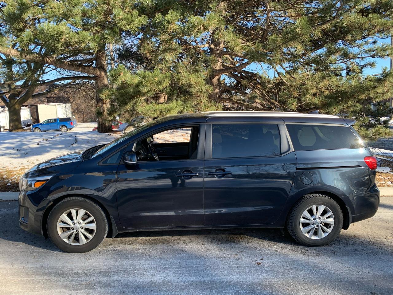 2016 Kia Sedona 5 DOOR  MINI-VAN LX-8 PASSENGER-ONLY $13,990.00!! Photo4