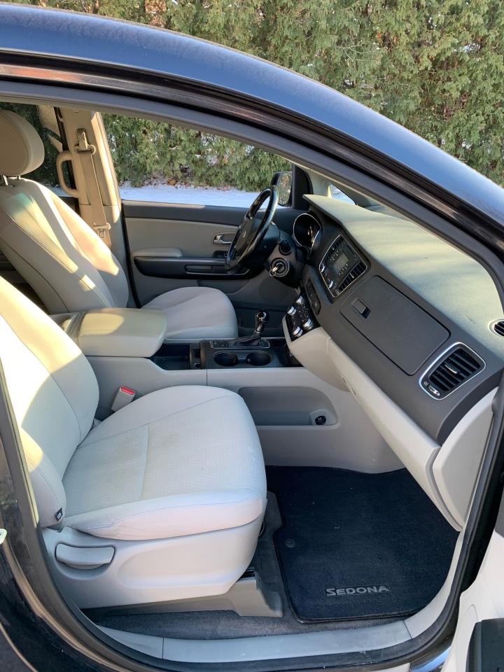 2016 Kia Sedona 5 DOOR  MINI-VAN LX-8 PASSENGER-ONLY $13,990.00!! - Photo #7