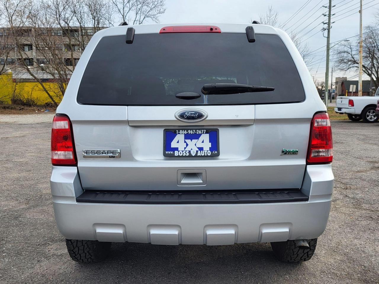 2011 Ford Escape XLT 4WD Photo3