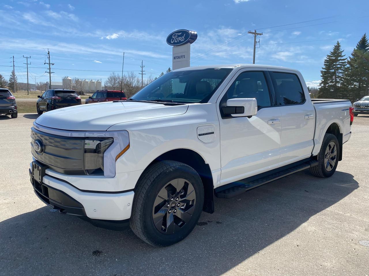 2023 Ford F-150 Lightning LARIAT 4WD SuperCrew 5.5' Box Photo2