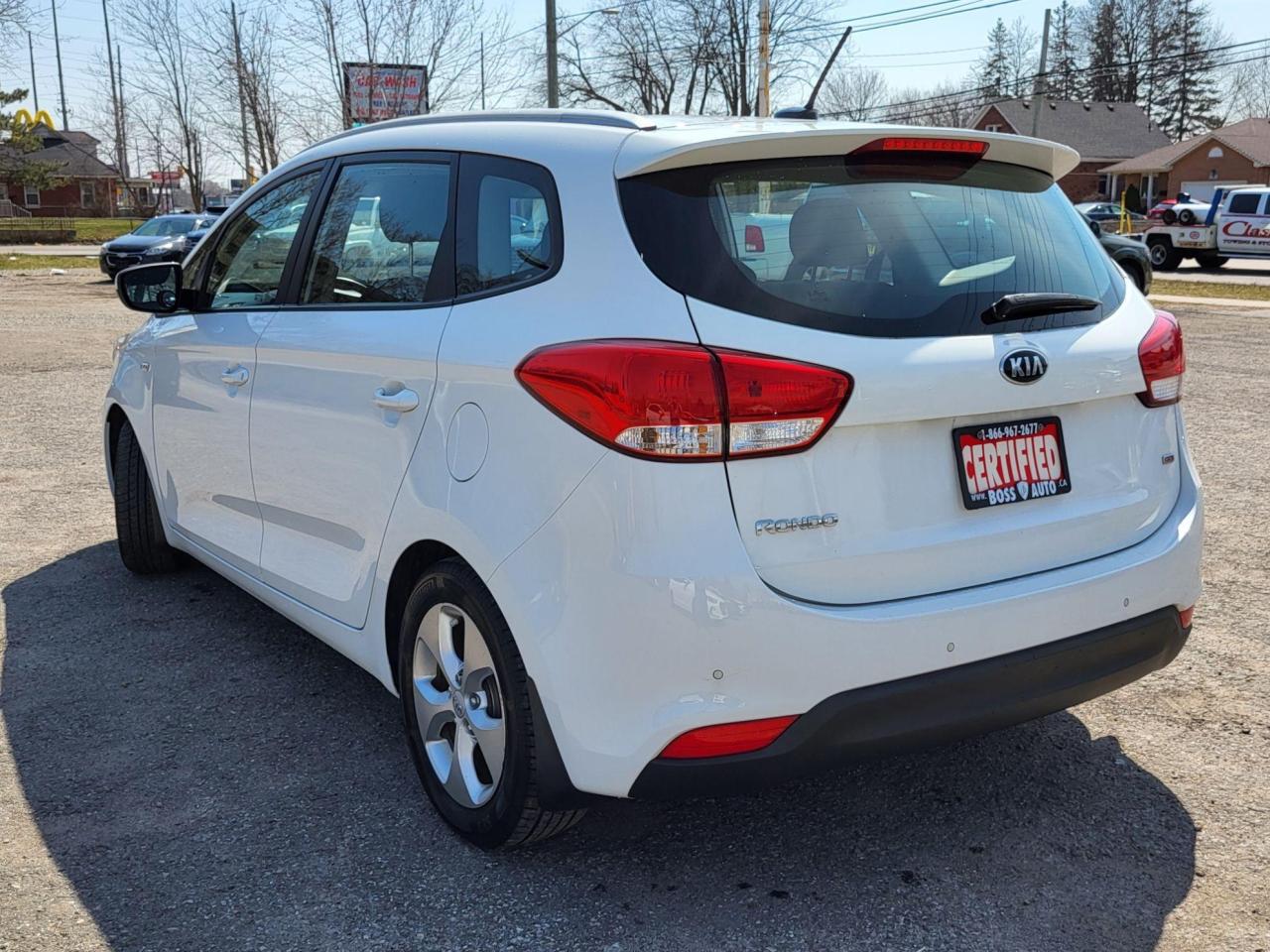 2014 Kia Rondo LX Photo2