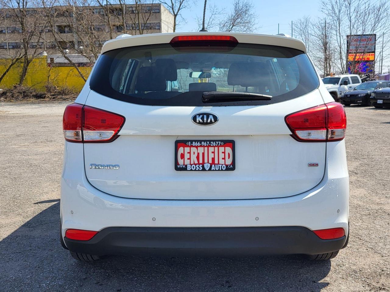 2014 Kia Rondo LX Photo3