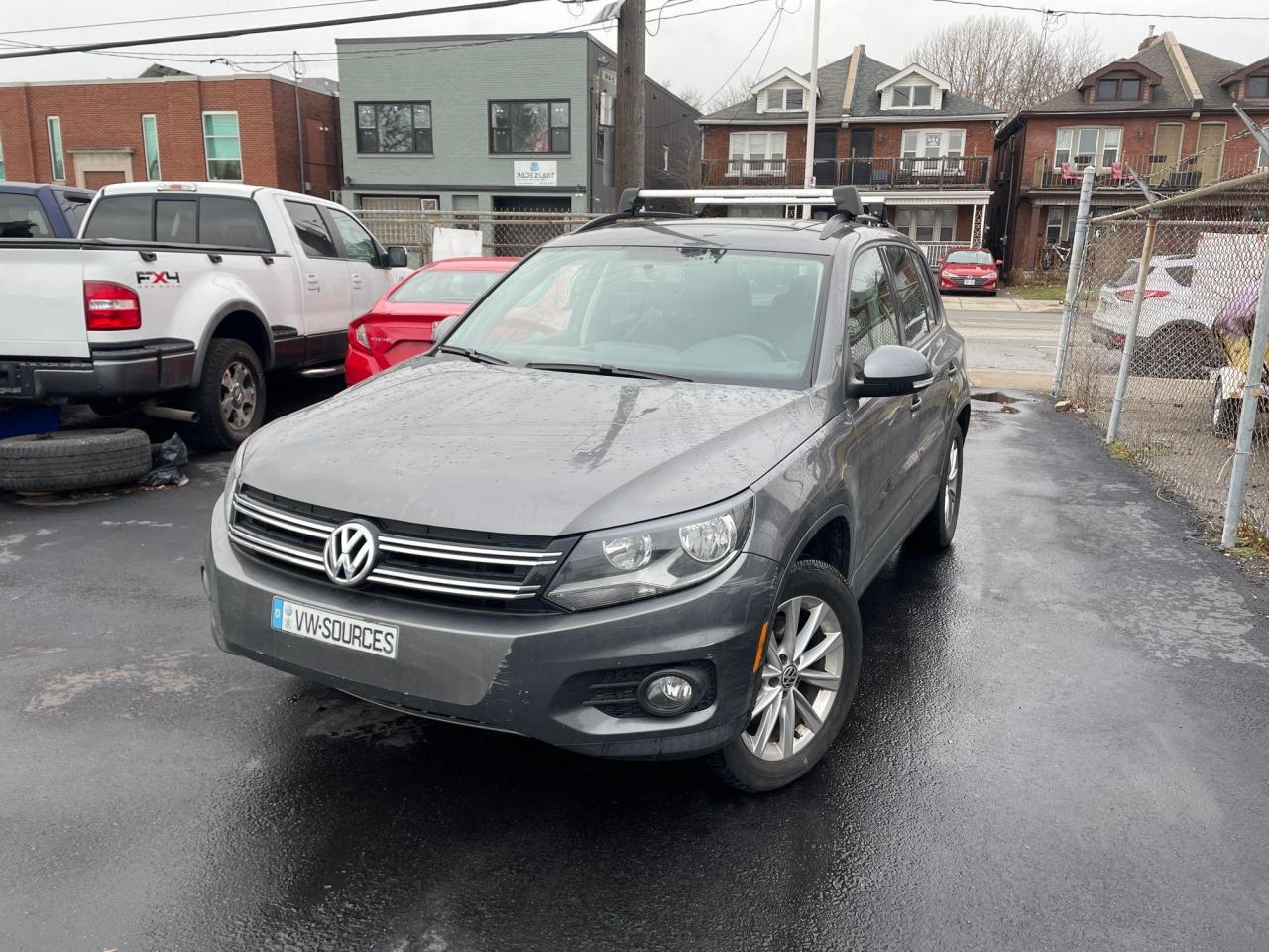 2012 Volkswagen Tiguan Comfortline *MOONROOF, HEATED LEATHER SEATS*