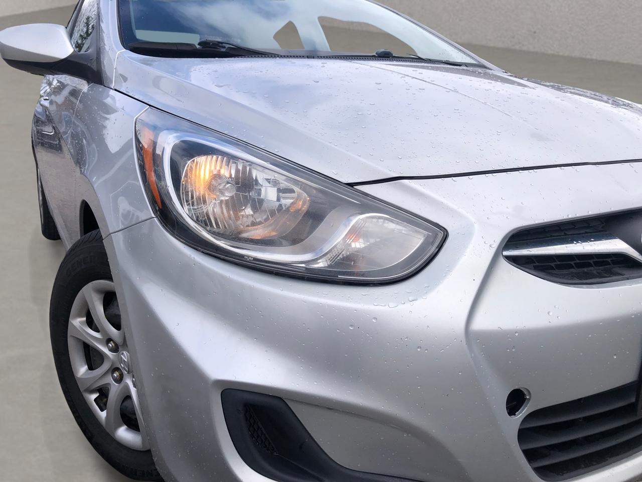 2013 Hyundai Accent 4dr Sdn Auto GL / HEATED SEATS Photo