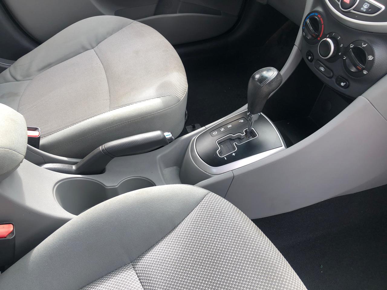 2013 Hyundai Accent 4dr Sdn Auto GL / HEATED SEATS Photo