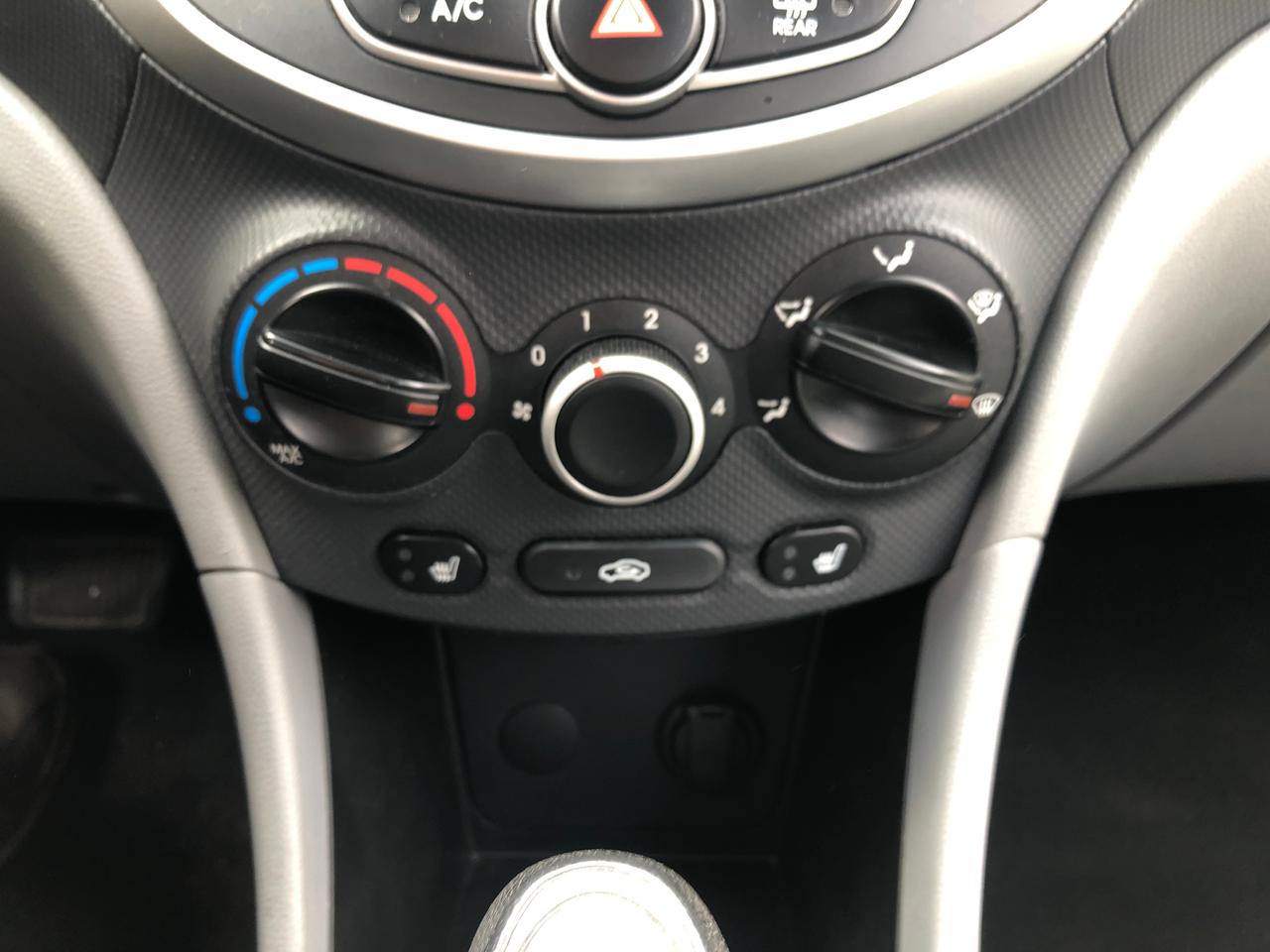 2013 Hyundai Accent 4dr Sdn Auto GL / HEATED SEATS Photo29