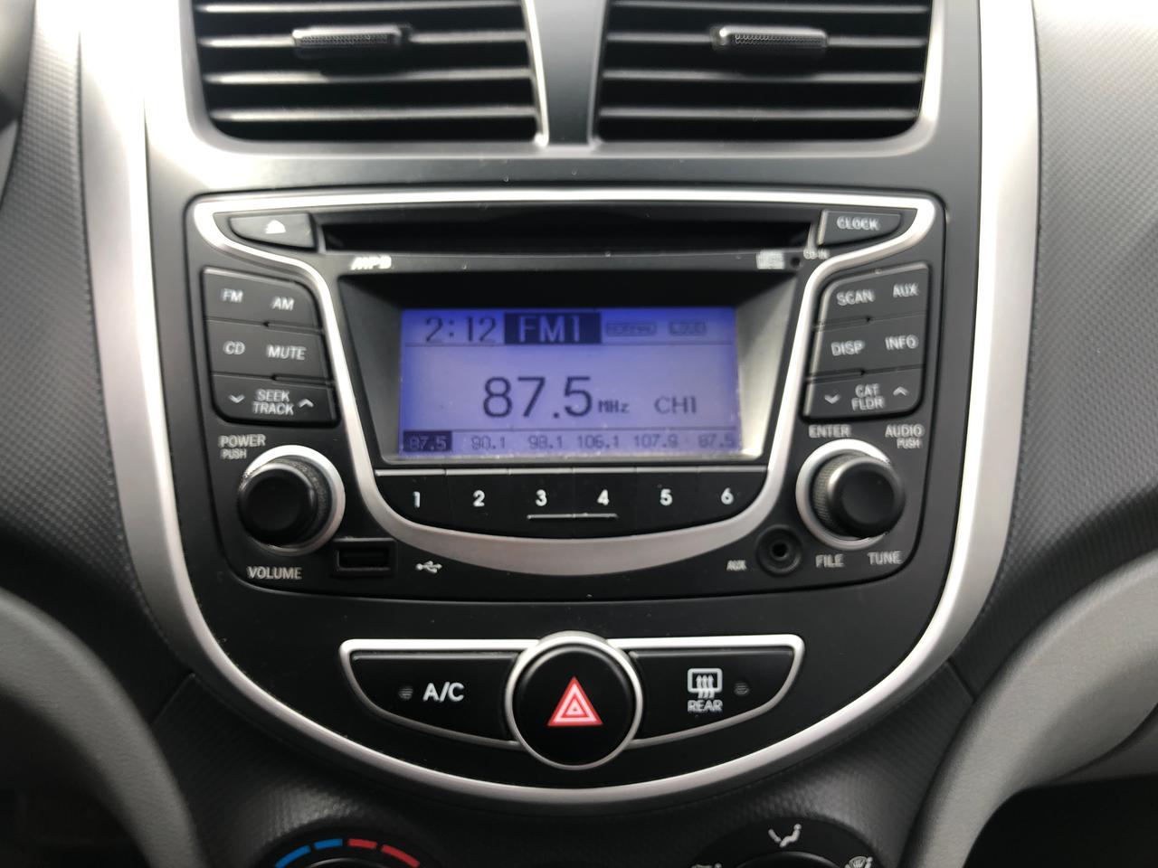 2013 Hyundai Accent 4dr Sdn Auto GL / HEATED SEATS Photo
