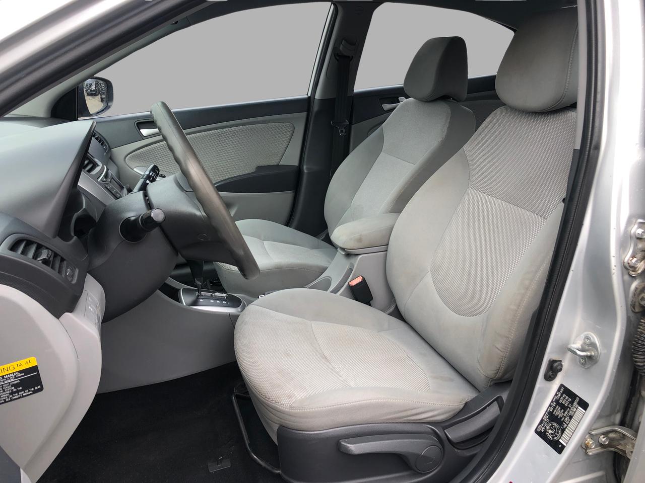 2013 Hyundai Accent 4dr Sdn Auto GL / HEATED SEATS Photo