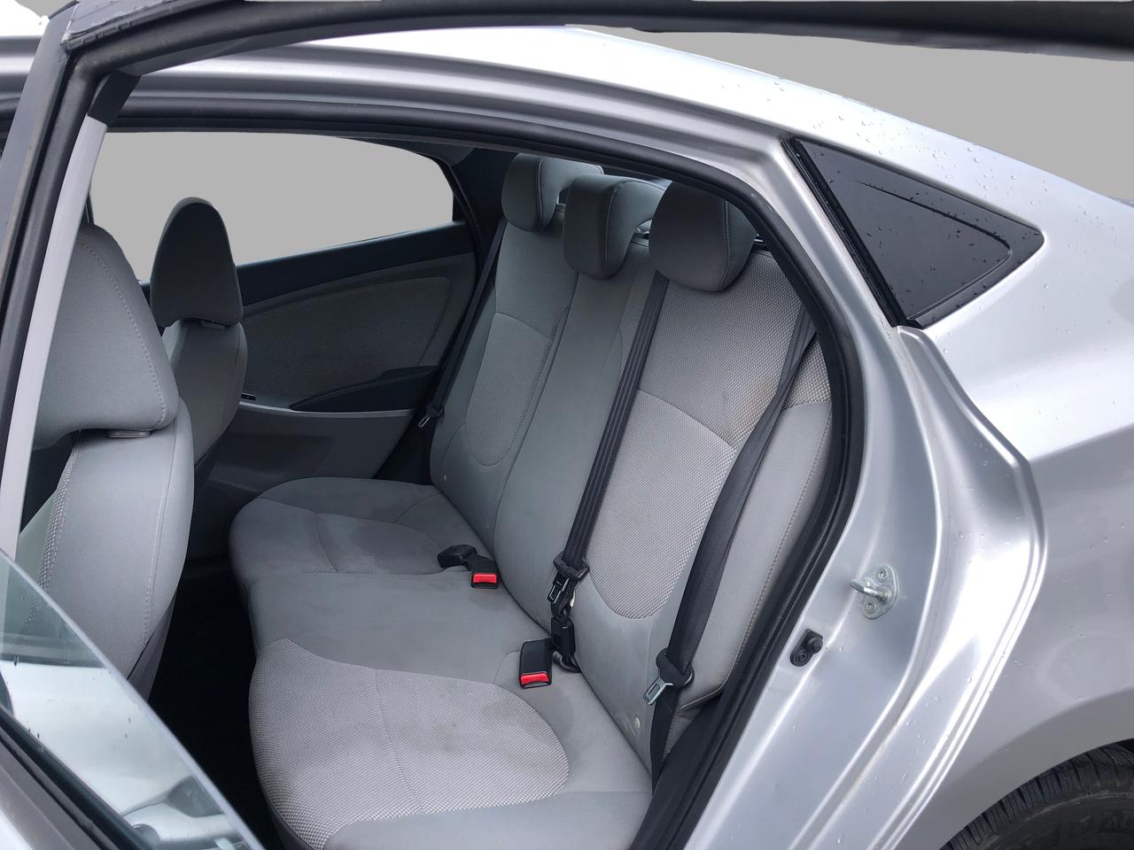 2013 Hyundai Accent 4dr Sdn Auto GL / HEATED SEATS Photo