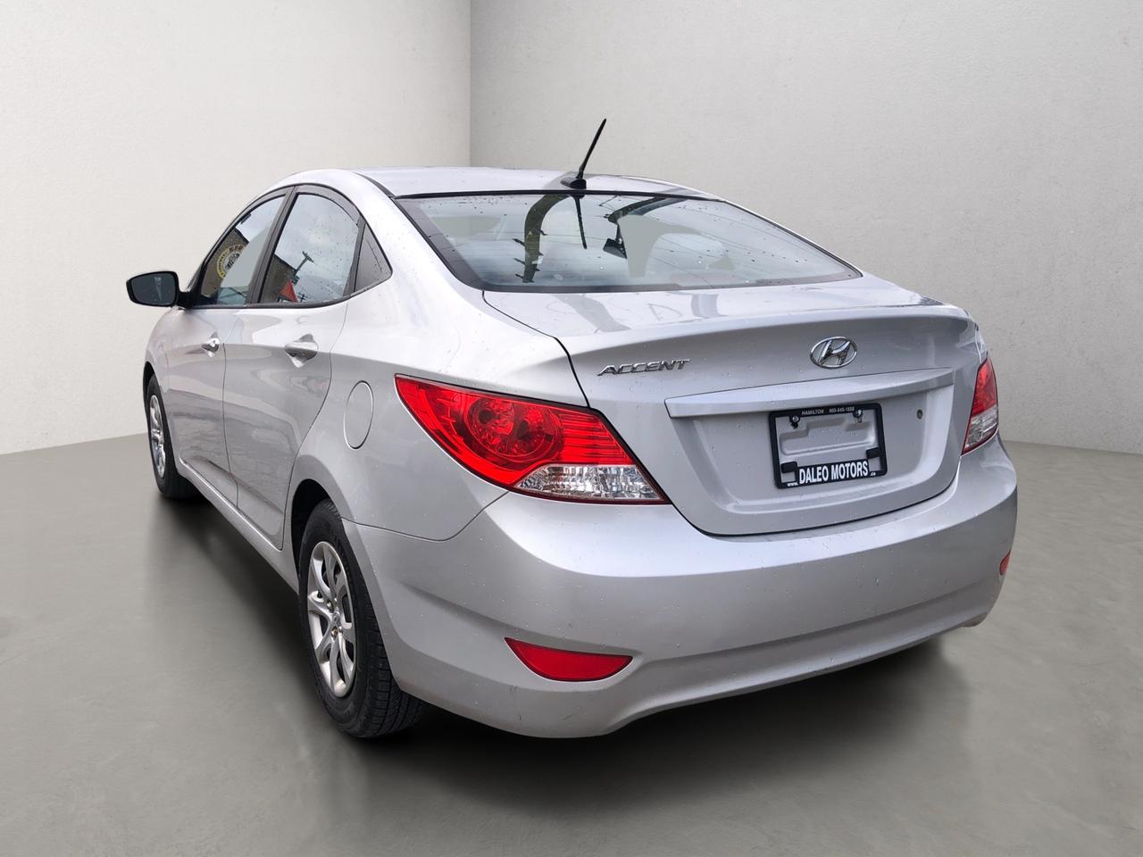 2013 Hyundai Accent 4dr Sdn Auto GL / HEATED SEATS Photo