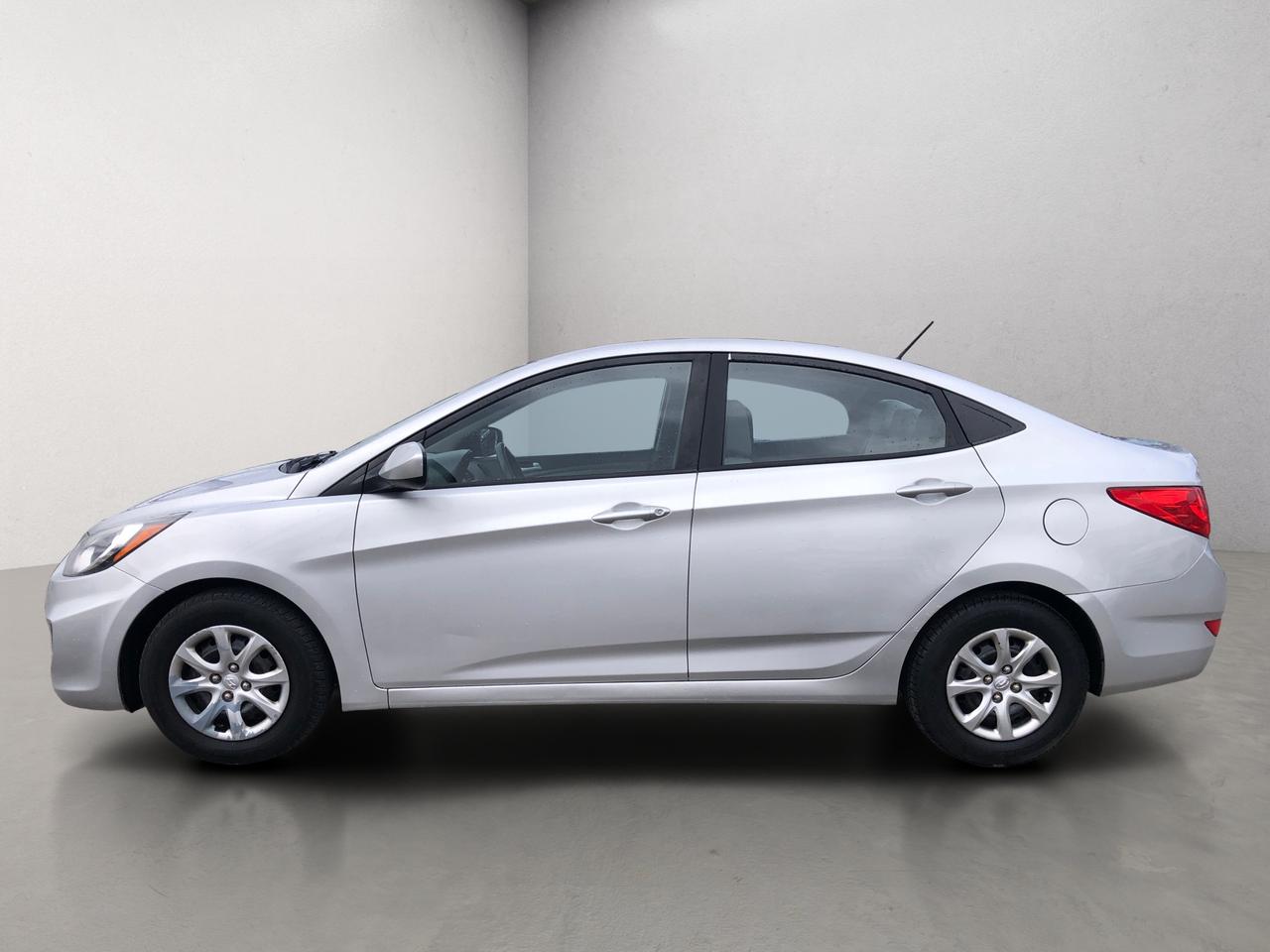 2013 Hyundai Accent 4dr Sdn Auto GL / HEATED SEATS Photo