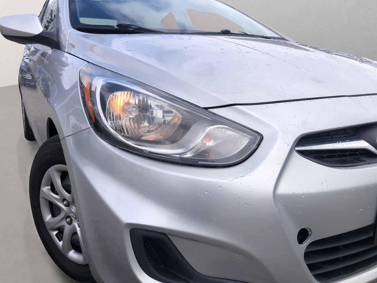 2013 Hyundai Accent 4dr Sdn Auto GL / HEATED SEATS Photo