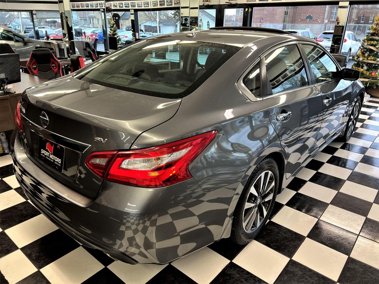 2017 Nissan Altima SV+Camera+Roof+Blind Spot+HeatedSeats+CLEAN CARFAX Photo4