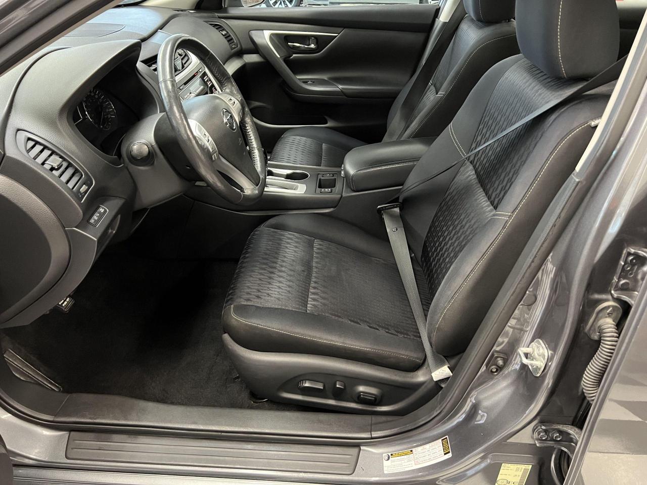 2017 Nissan Altima SV+Camera+Roof+Blind Spot+HeatedSeats+CLEAN CARFAX Photo22