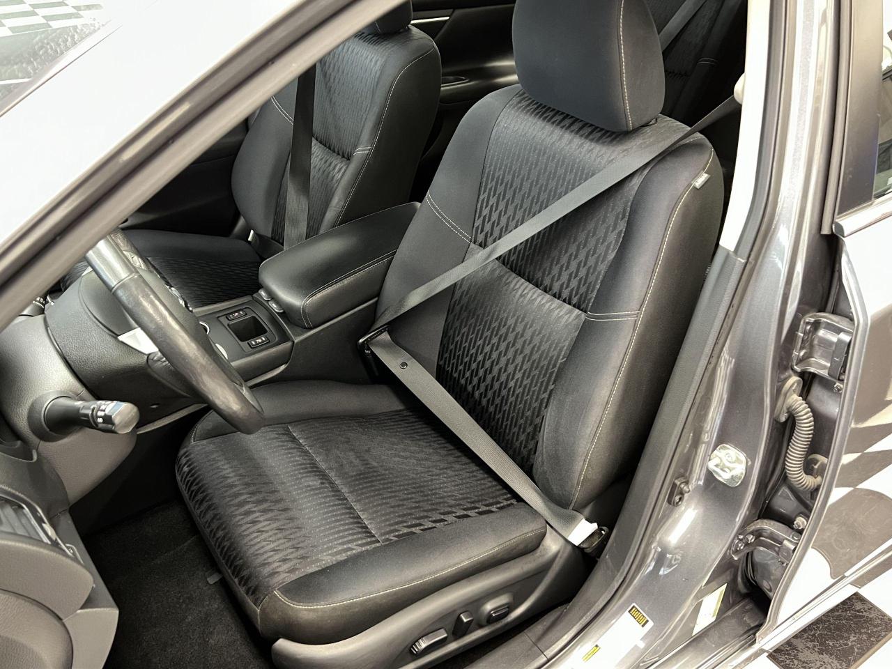 2017 Nissan Altima SV+Camera+Roof+Blind Spot+HeatedSeats+CLEAN CARFAX Photo23