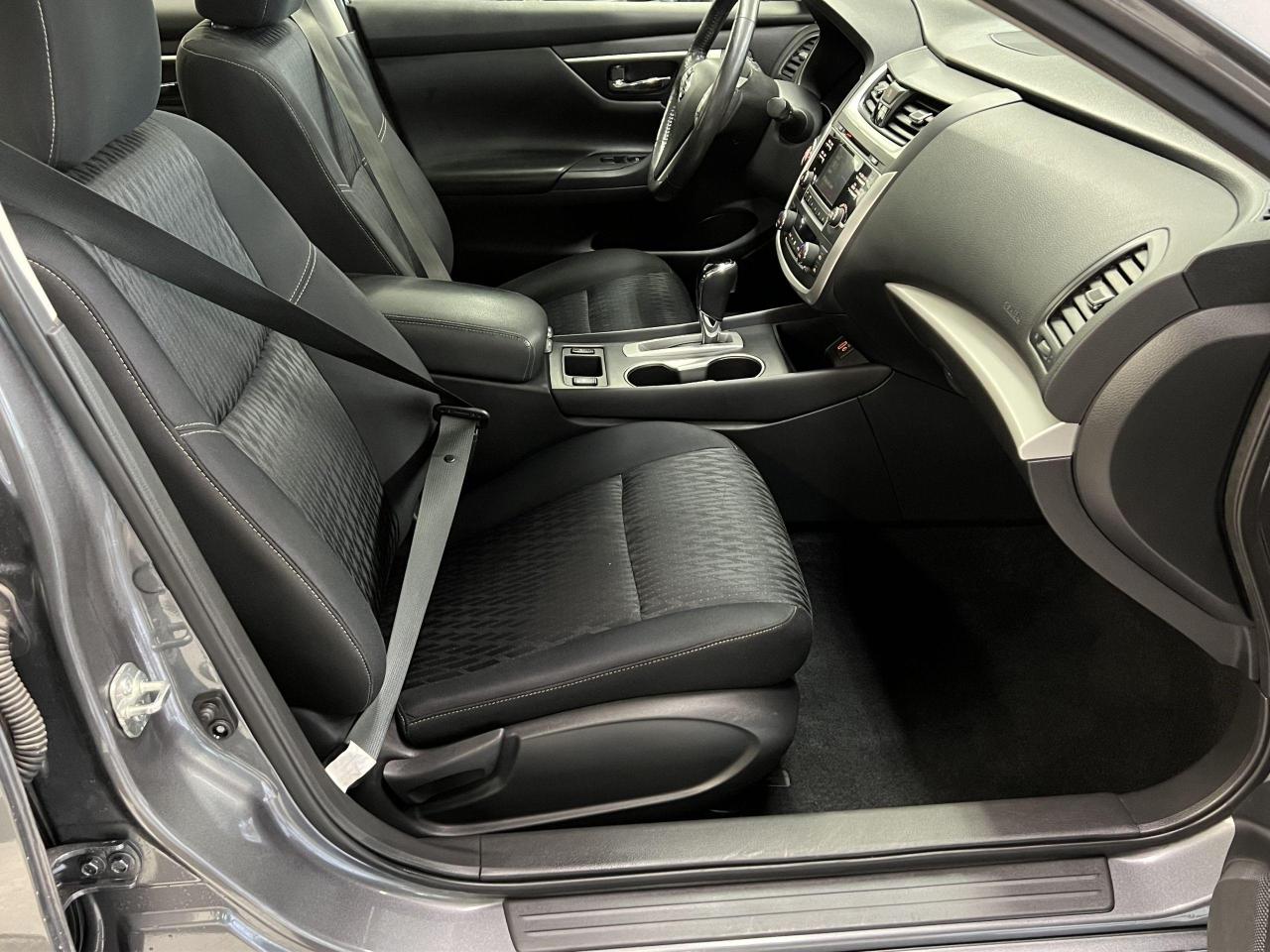 2017 Nissan Altima SV+Camera+Roof+Blind Spot+HeatedSeats+CLEAN CARFAX Photo25