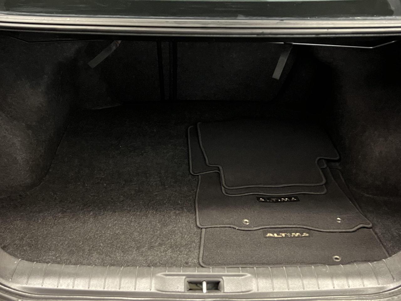 2017 Nissan Altima SV+Camera+Roof+Blind Spot+HeatedSeats+CLEAN CARFAX Photo29