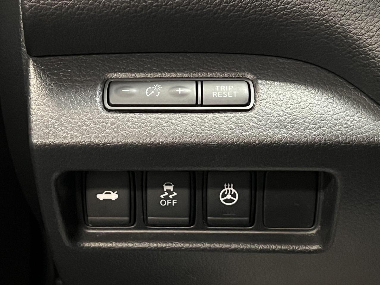 2017 Nissan Altima SV+Camera+Roof+Blind Spot+HeatedSeats+CLEAN CARFAX Photo42