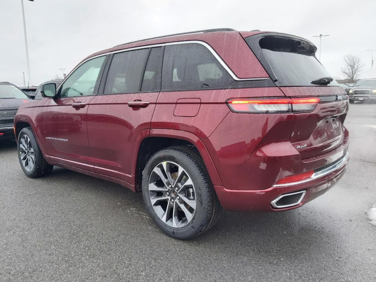 2023 Jeep Grand Cherokee Overland Photo4