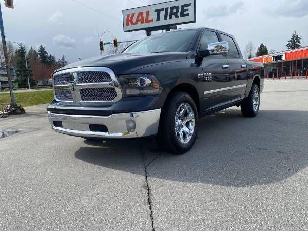 2017 RAM 1500 4WD Crew Cab 140.5" Laramie - Photo #4