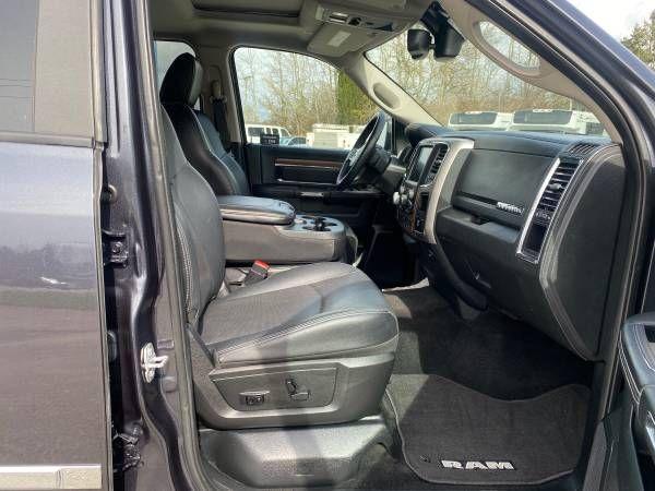 2017 RAM 1500 4WD Crew Cab 140.5" Laramie - Photo #10