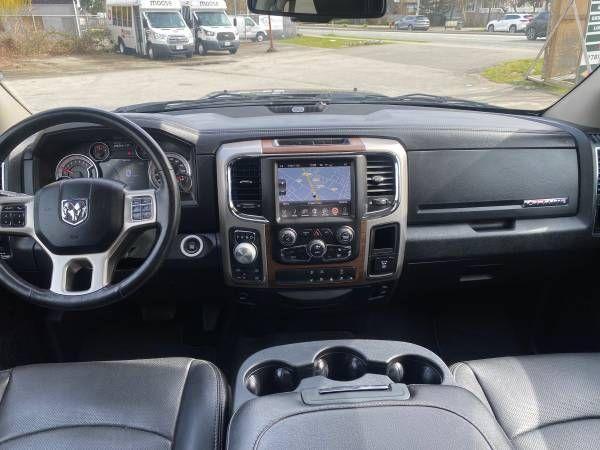 2017 RAM 1500 4WD Crew Cab 140.5" Laramie - Photo #15