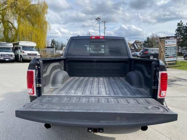 2017 RAM 1500 4WD Crew Cab 140.5" Laramie - Photo #19