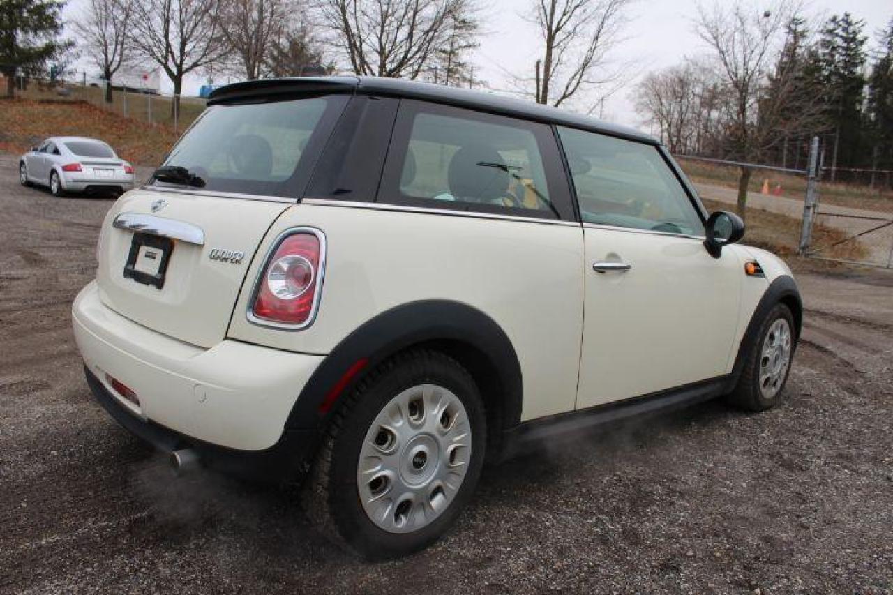 2013 MINI Cooper  Photo2