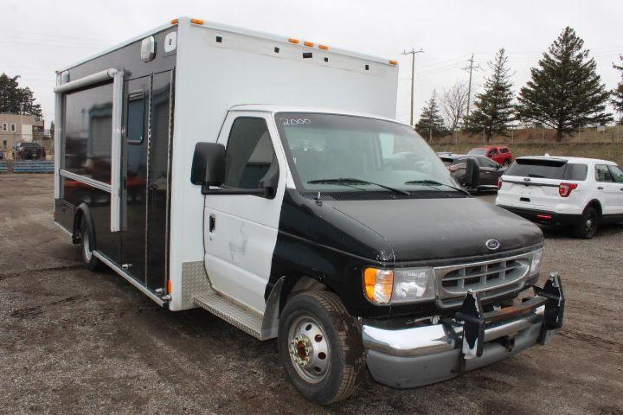 2000 Ford Econoline  Photo
