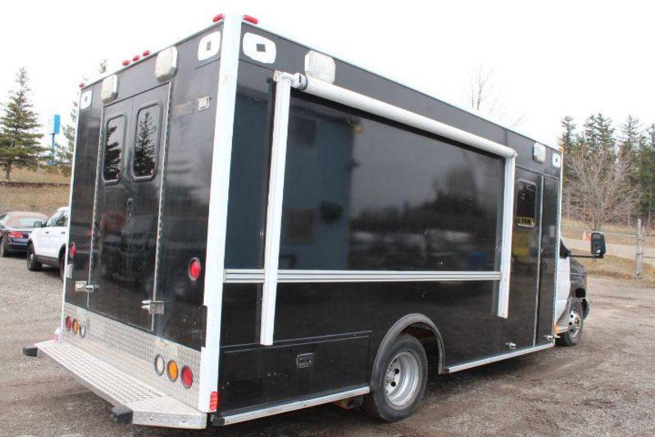 2000 Ford Econoline  Photo