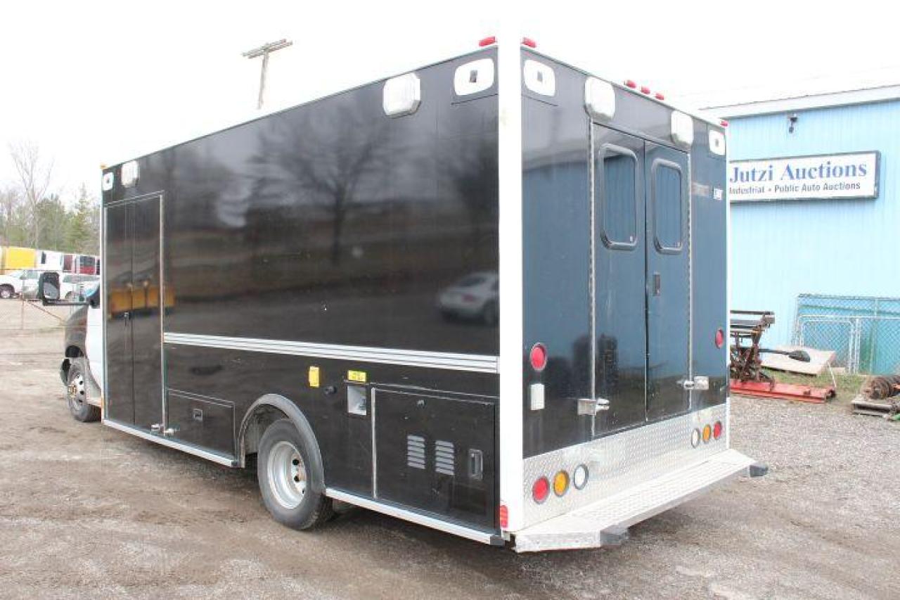 2000 Ford Econoline  Photo