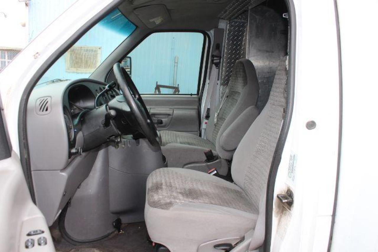 2000 Ford Econoline  Photo4