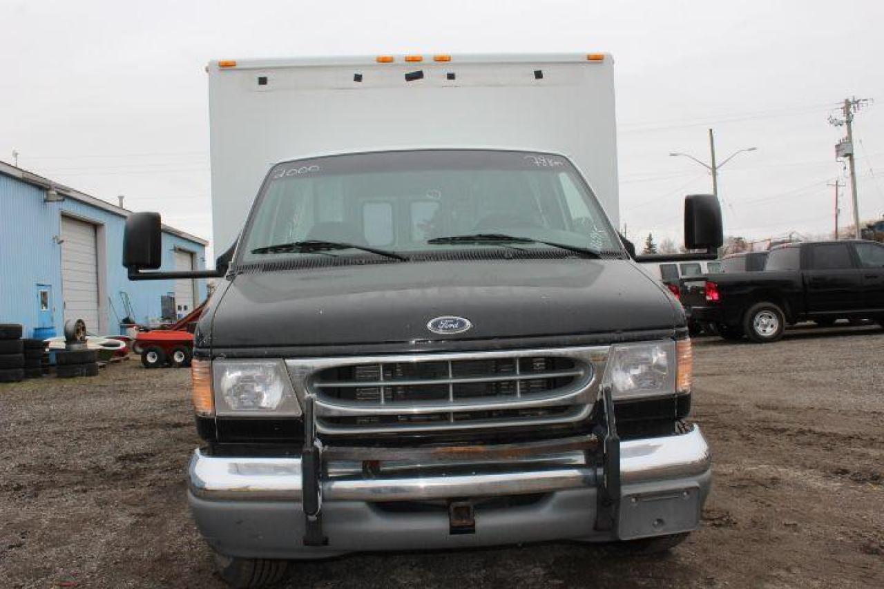 2000 Ford Econoline  Photo