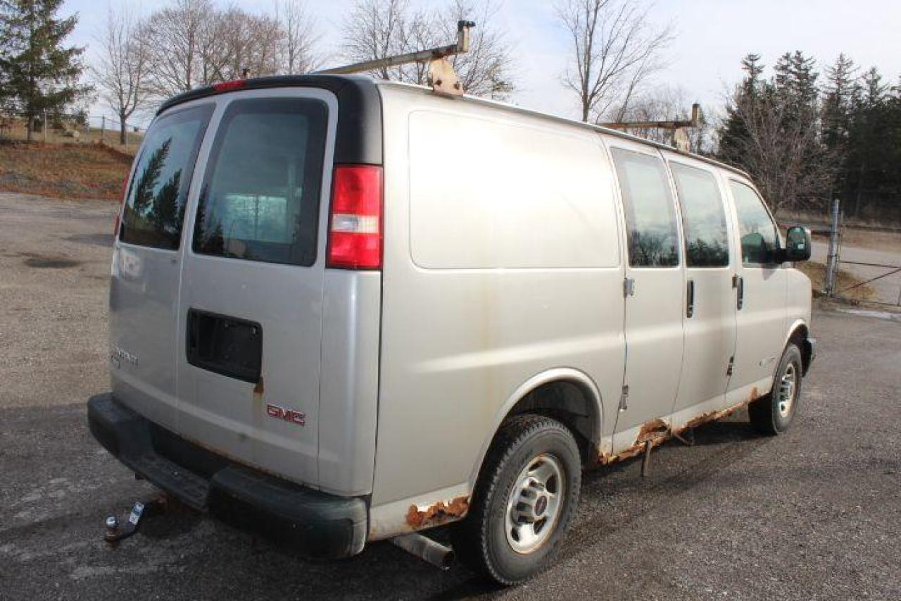 2005 GMC Savana  Photo2