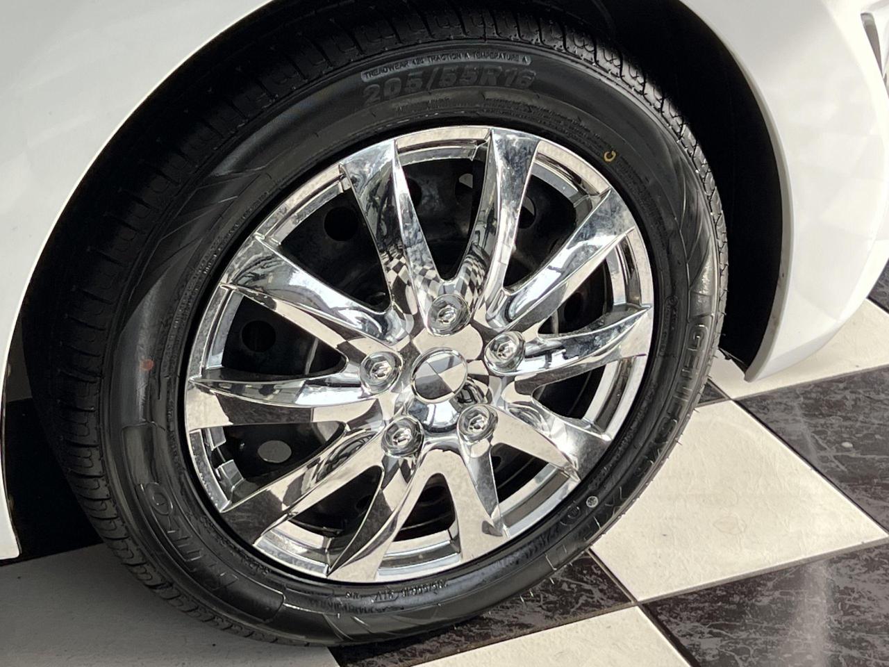 2015 Hyundai Elantra GL+New Tires+Heated Seats+Bluetooth+CLEAN CARFAX Photo97