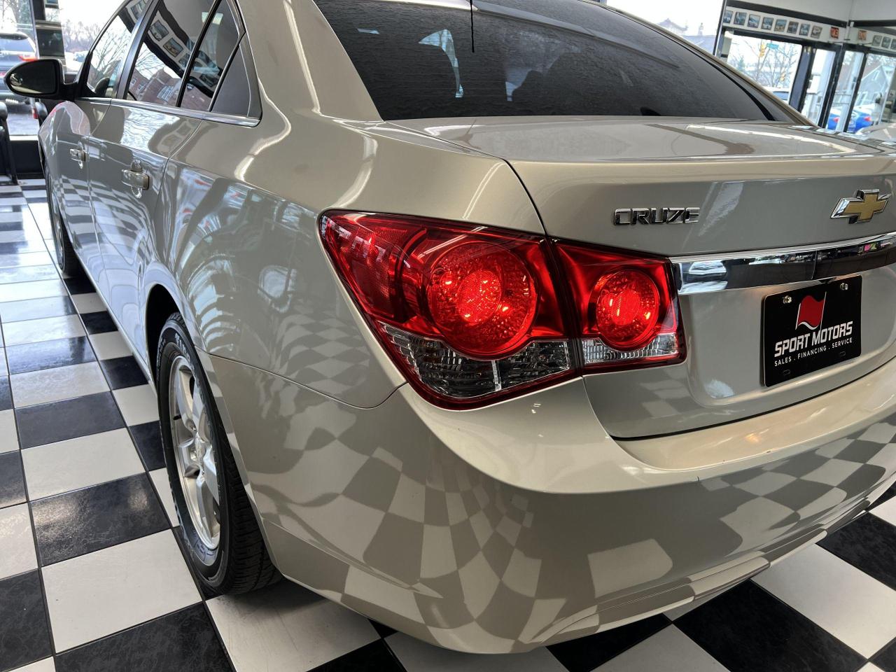 2015 Chevrolet Cruze 2LT+Leather+Roof+Remote Start+Camera+CLEAN CARFAX - Photo #40