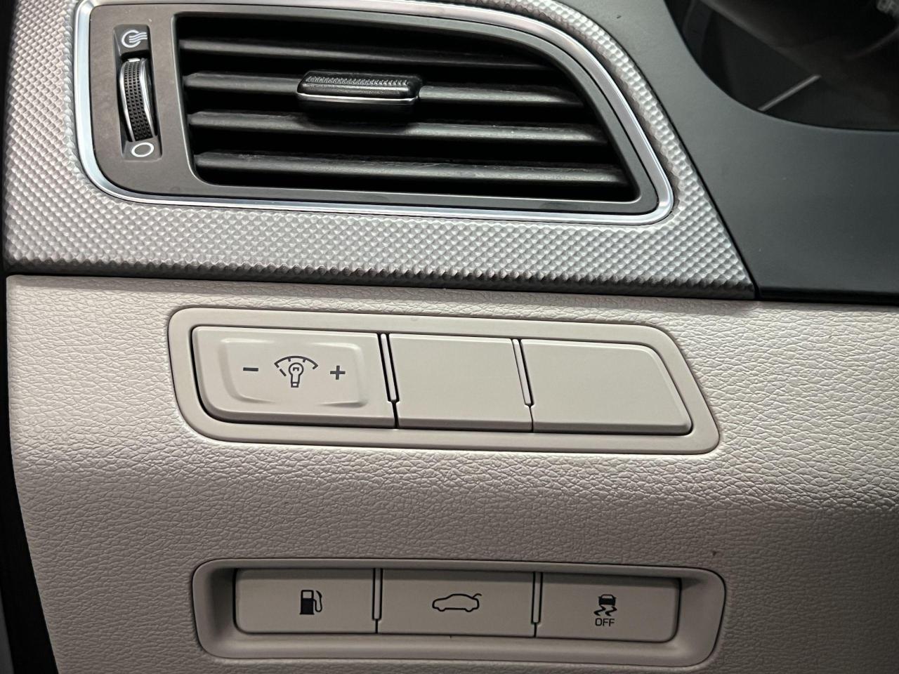 2015 Hyundai Sonata GL+New Tires+Camera+Bluetooth+Heated Seats - Photo #38