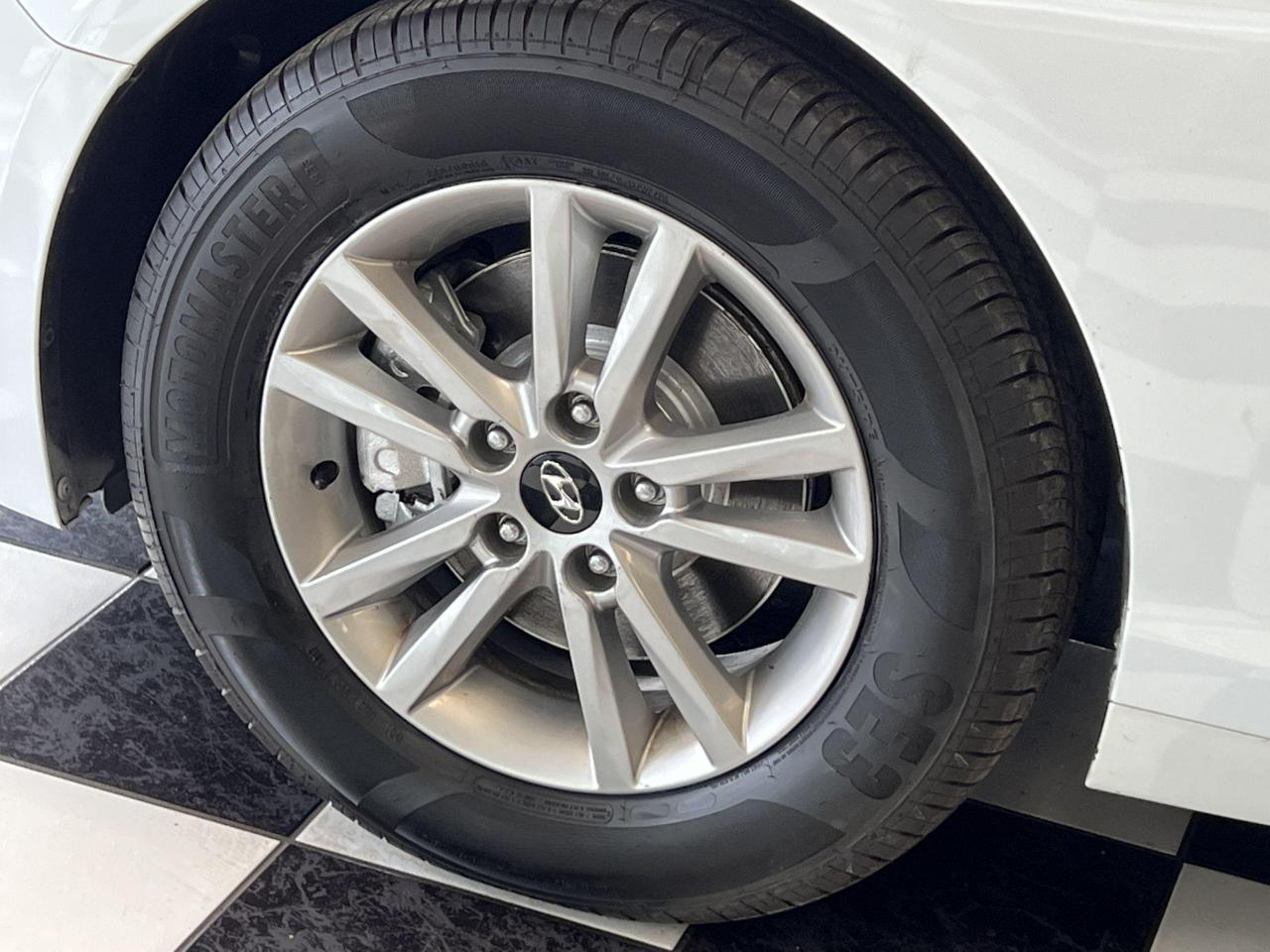 2015 Hyundai Sonata GL+New Tires+Camera+Bluetooth+Heated Seats Photo45