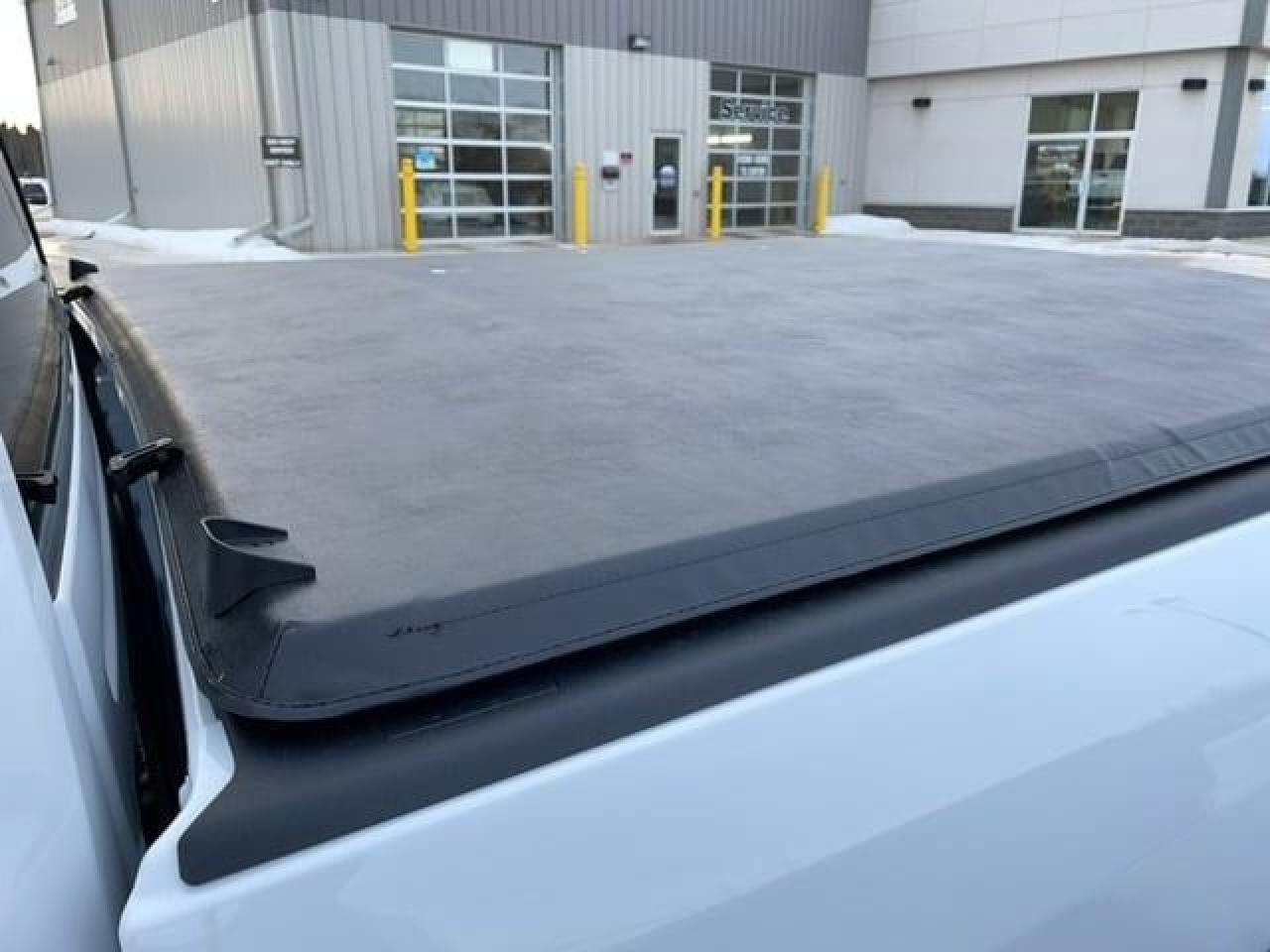 2022 RAM 1500 Classic WARLOCK Photo4