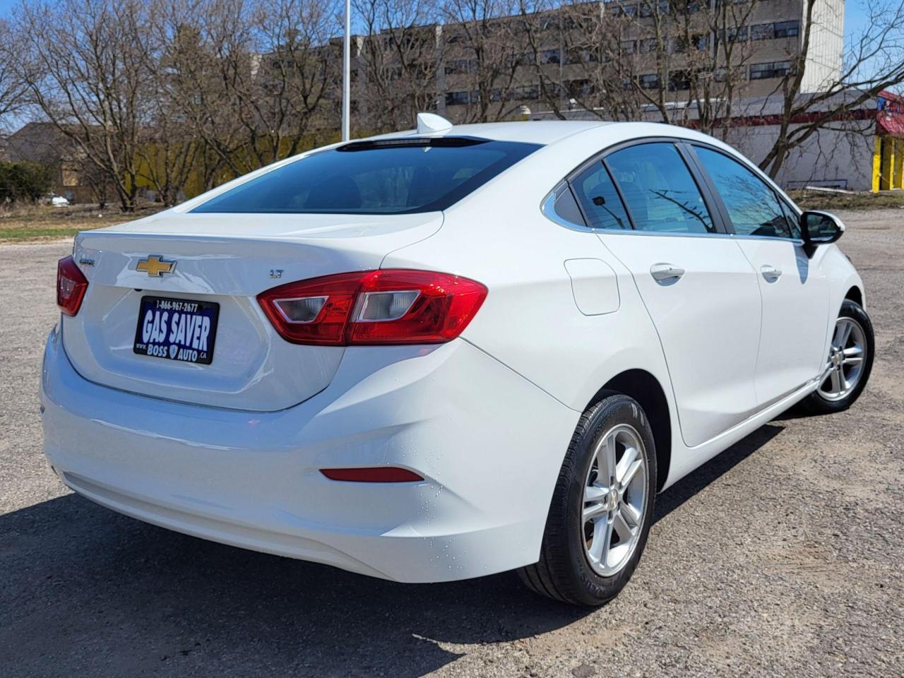 2017 Chevrolet Cruze 2LT Turbo Photo4