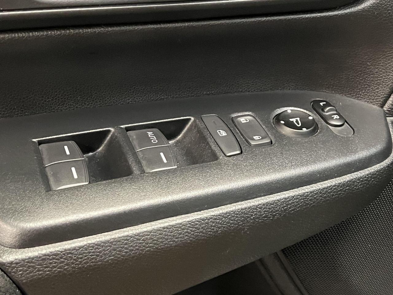 2018 Honda CR-V LX AWD+ApplePlay+Adaptive Cruise+CLEAN CARFAX Photo43
